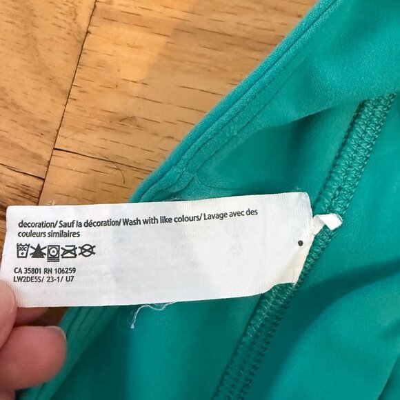 lululemon women's sports bra - shade teal, size 2, great condition - Picture 4 of 4